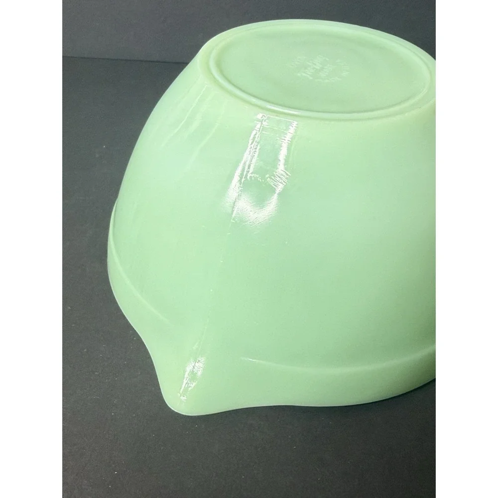 VTG Anchor Hocking Fire King Jadeite Ovenware Mixing Bowl Handle Pour Spout EUC